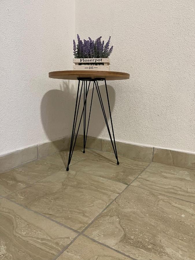 נאום Apartmani Zuti מראה חיצוני תמונה