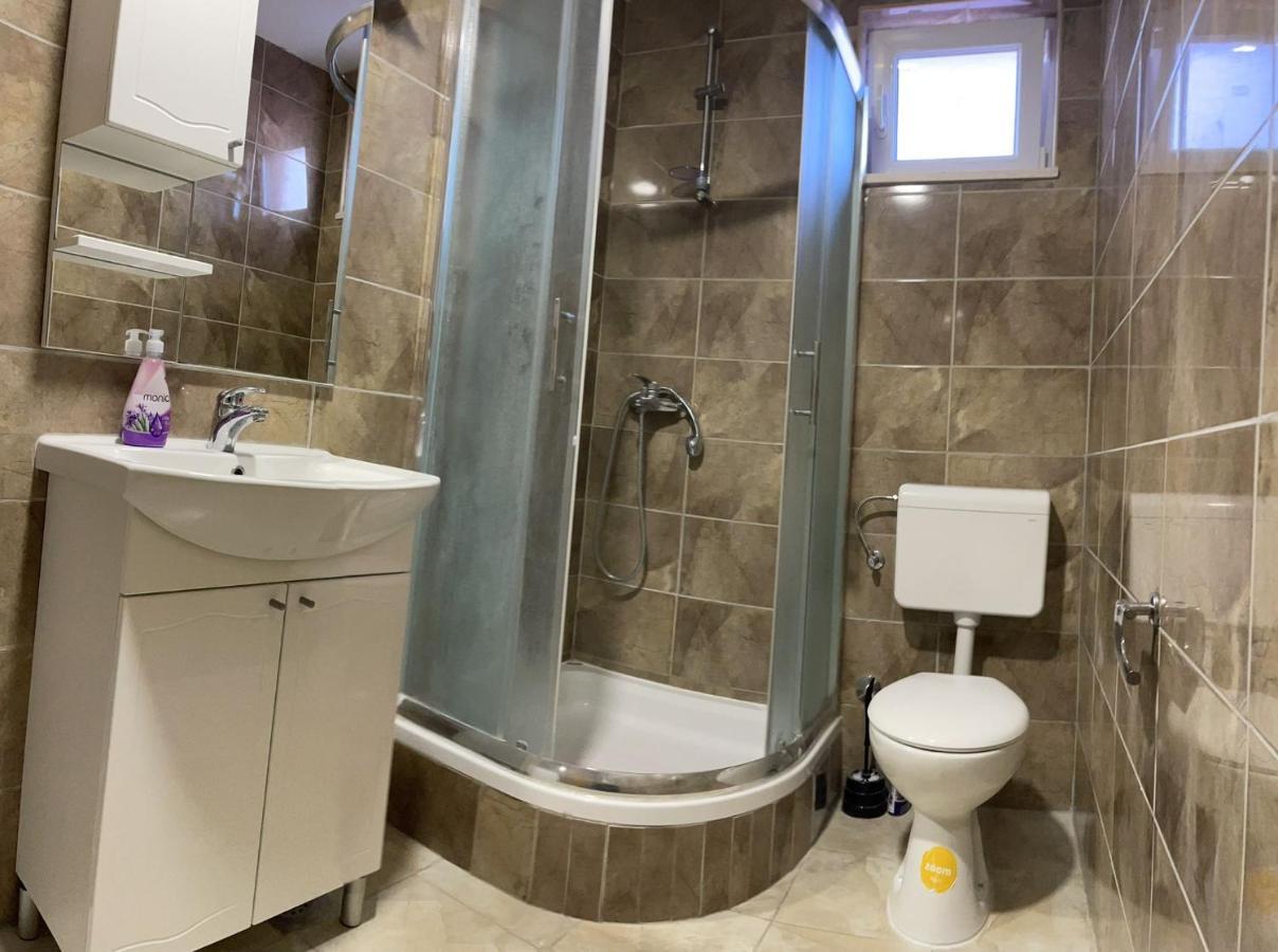 נאום Apartmani Zuti מראה חיצוני תמונה