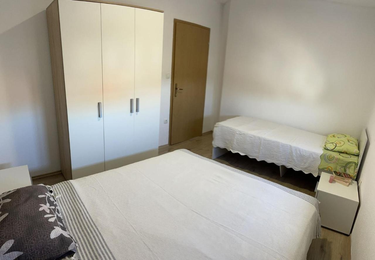 נאום Apartmani Zuti מראה חיצוני תמונה