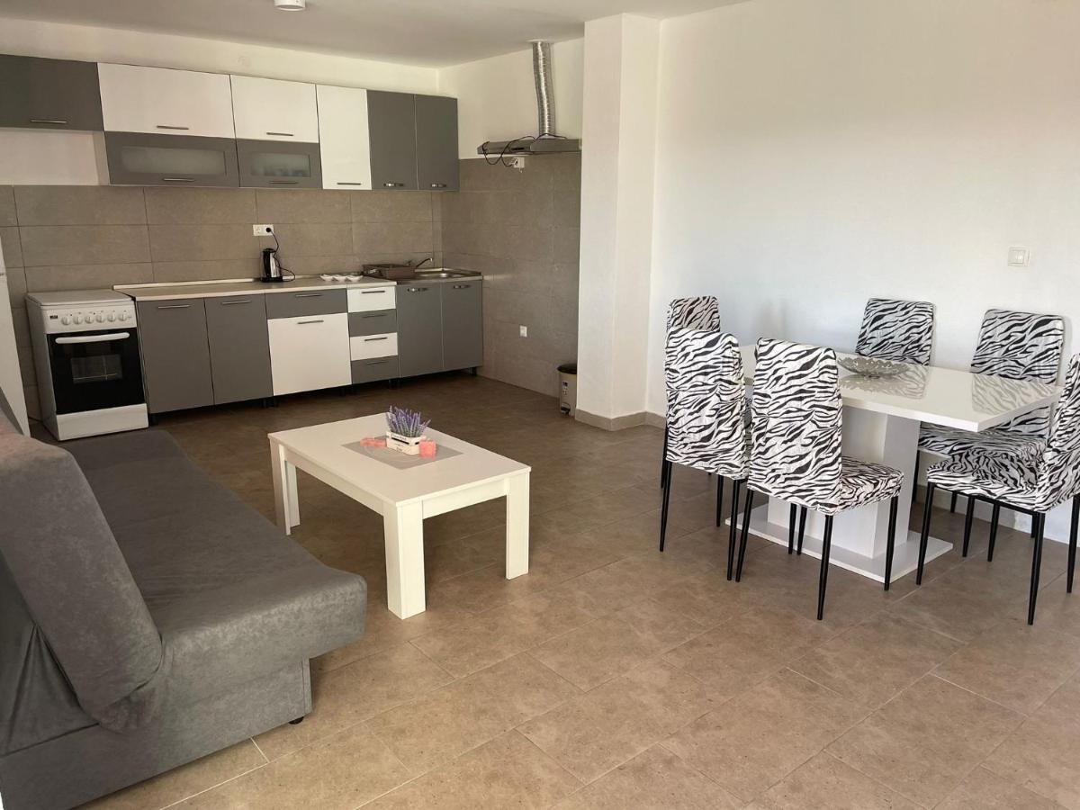 נאום Apartmani Zuti מראה חיצוני תמונה