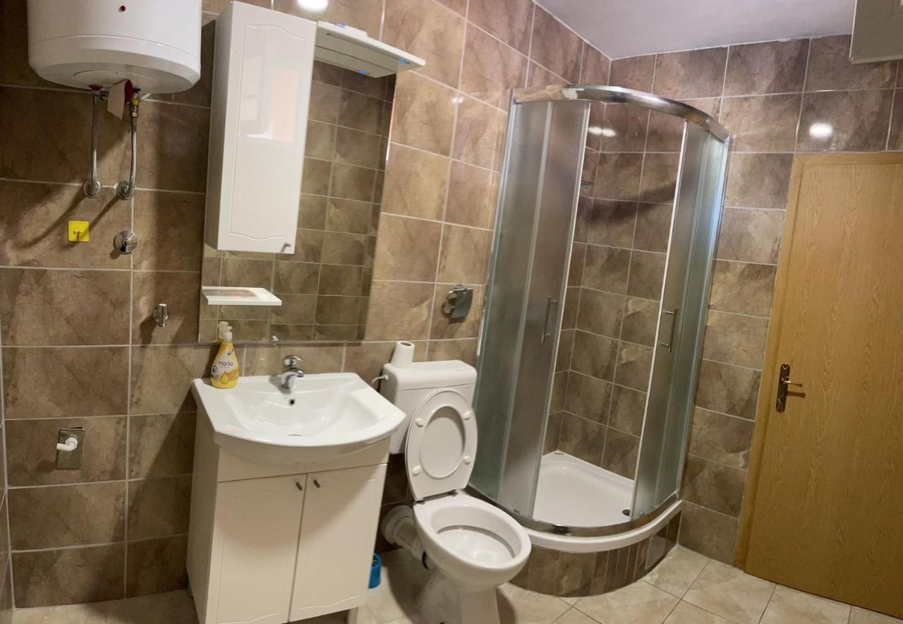 נאום Apartmani Zuti מראה חיצוני תמונה