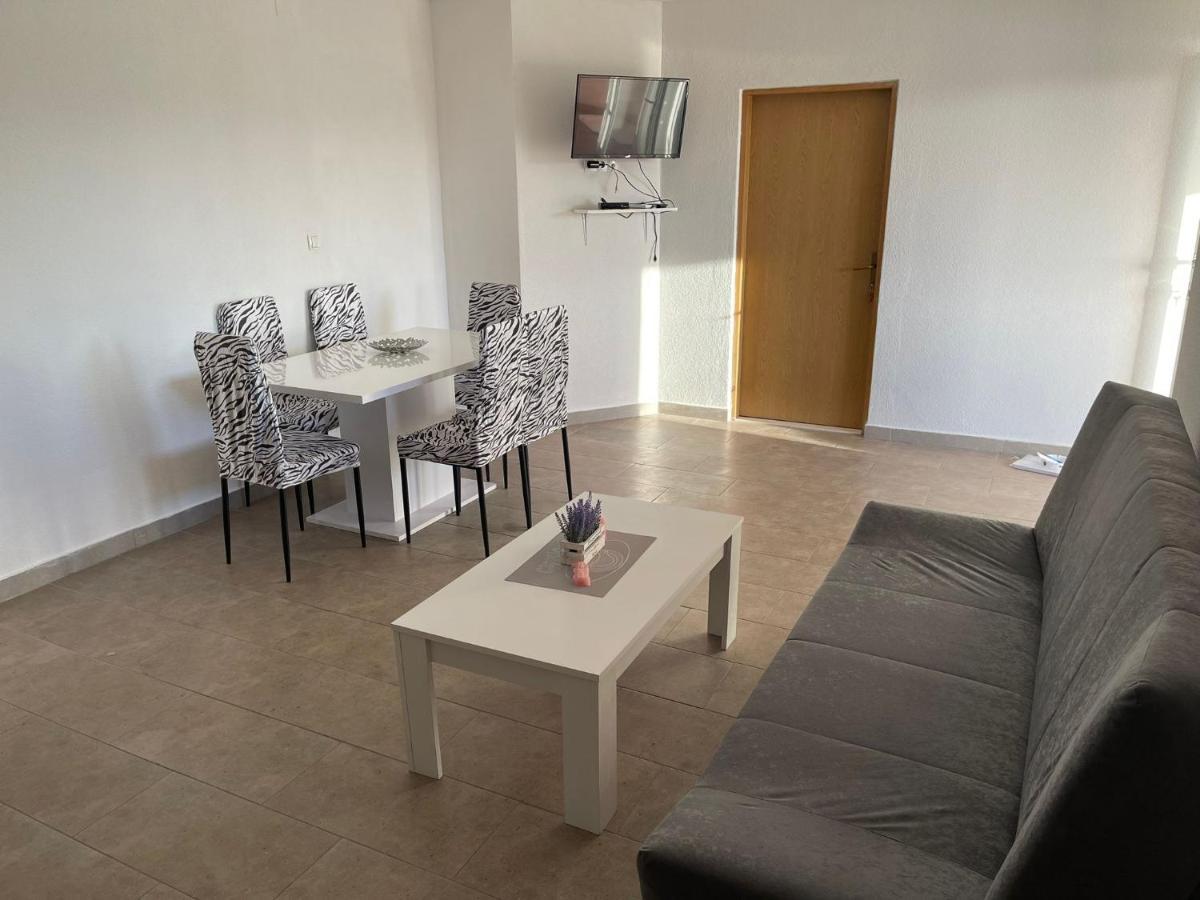 נאום Apartmani Zuti מראה חיצוני תמונה