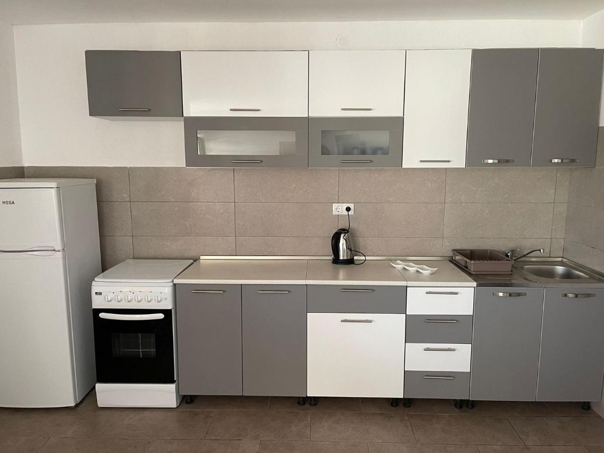 נאום Apartmani Zuti מראה חיצוני תמונה