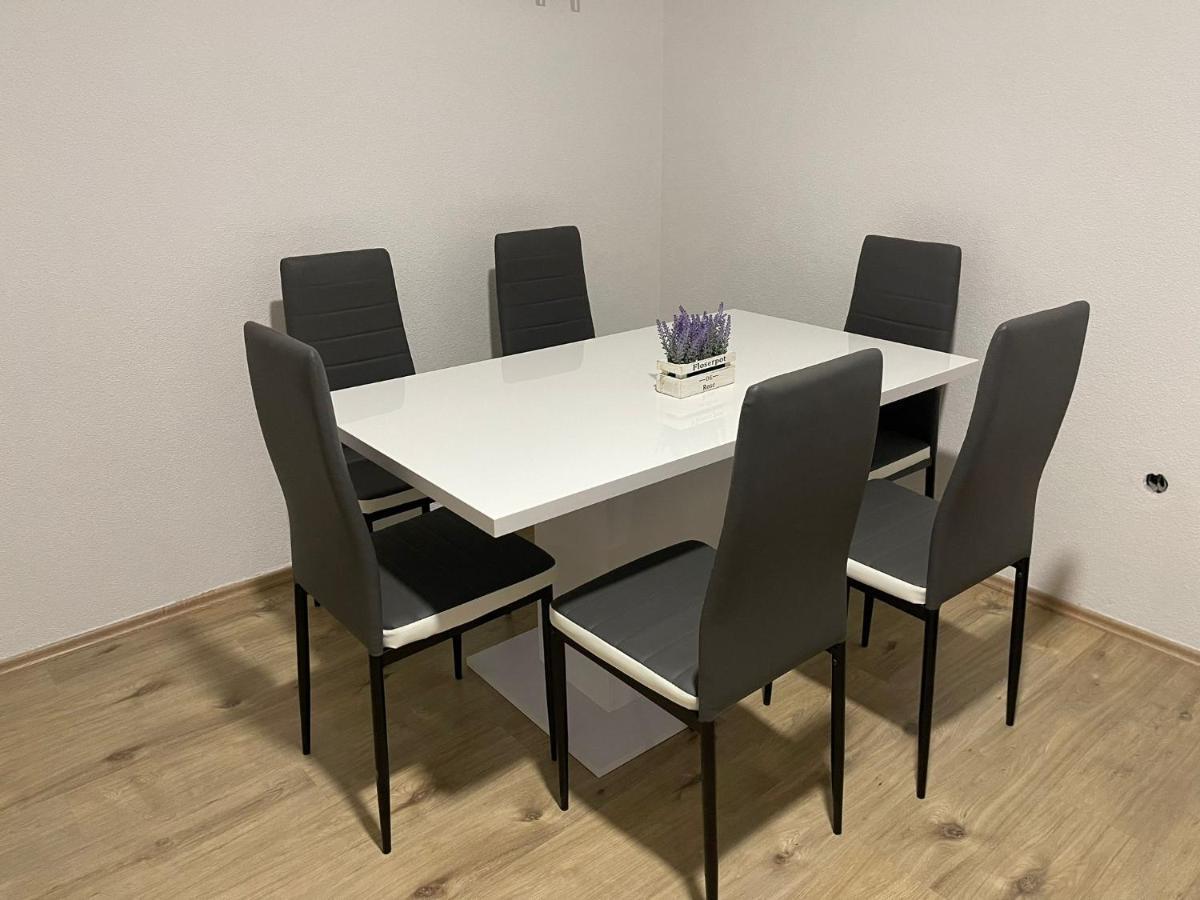 נאום Apartmani Zuti מראה חיצוני תמונה