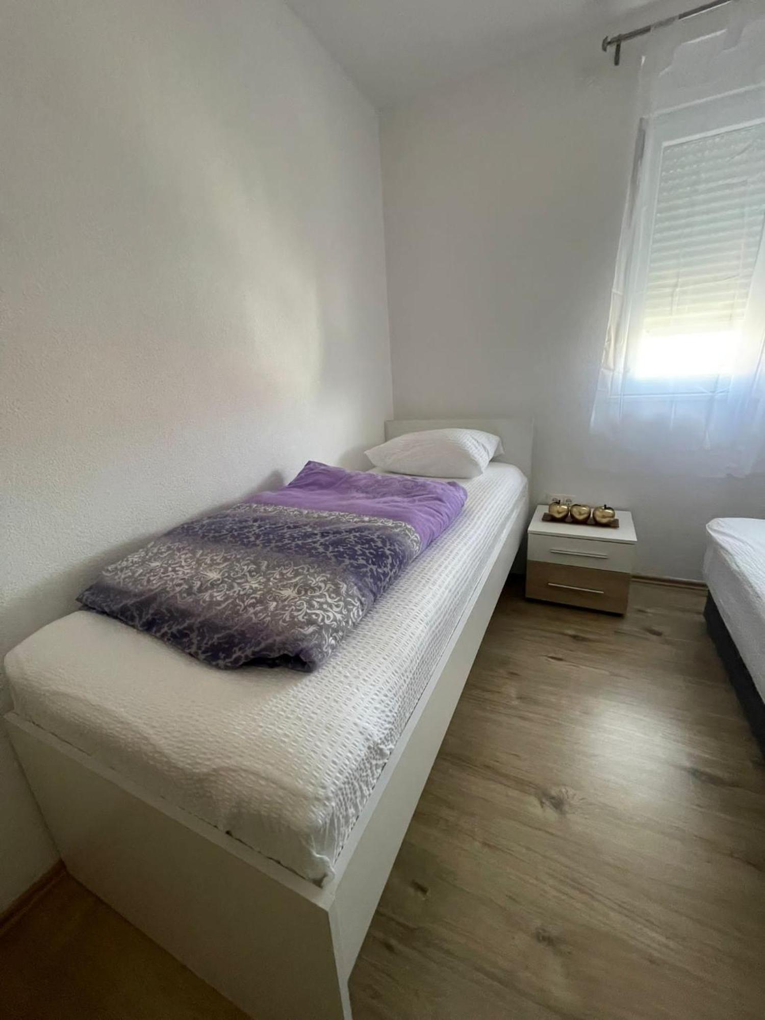 נאום Apartmani Zuti מראה חיצוני תמונה