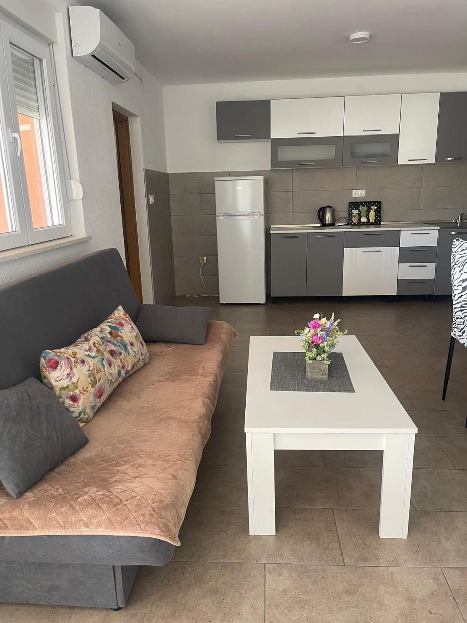 נאום Apartmani Zuti מראה חיצוני תמונה