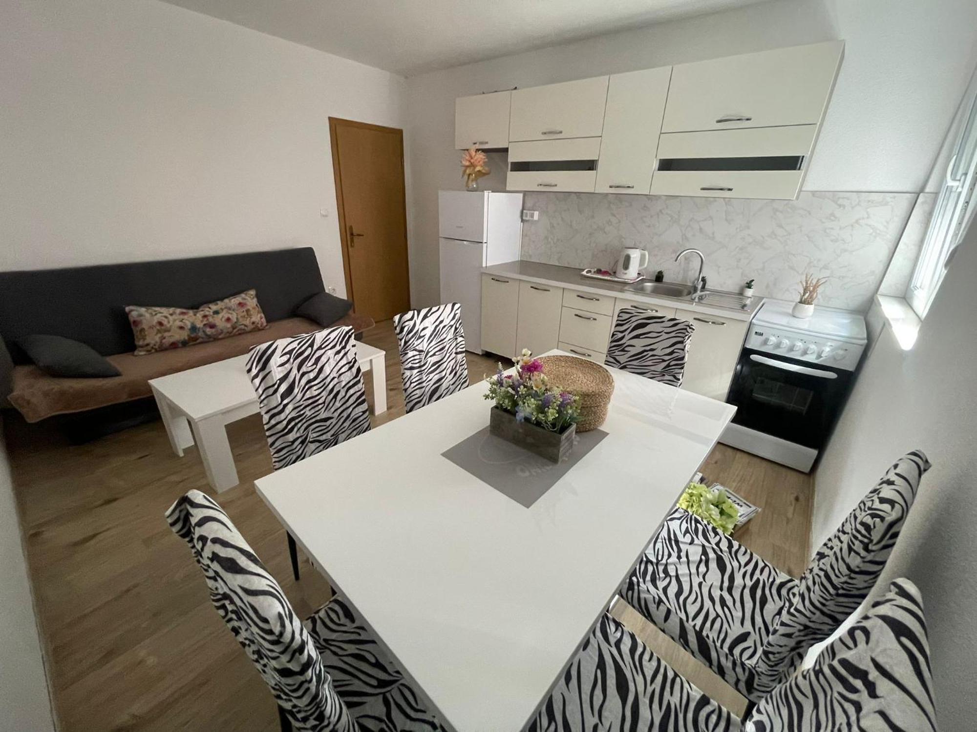 נאום Apartmani Zuti מראה חיצוני תמונה