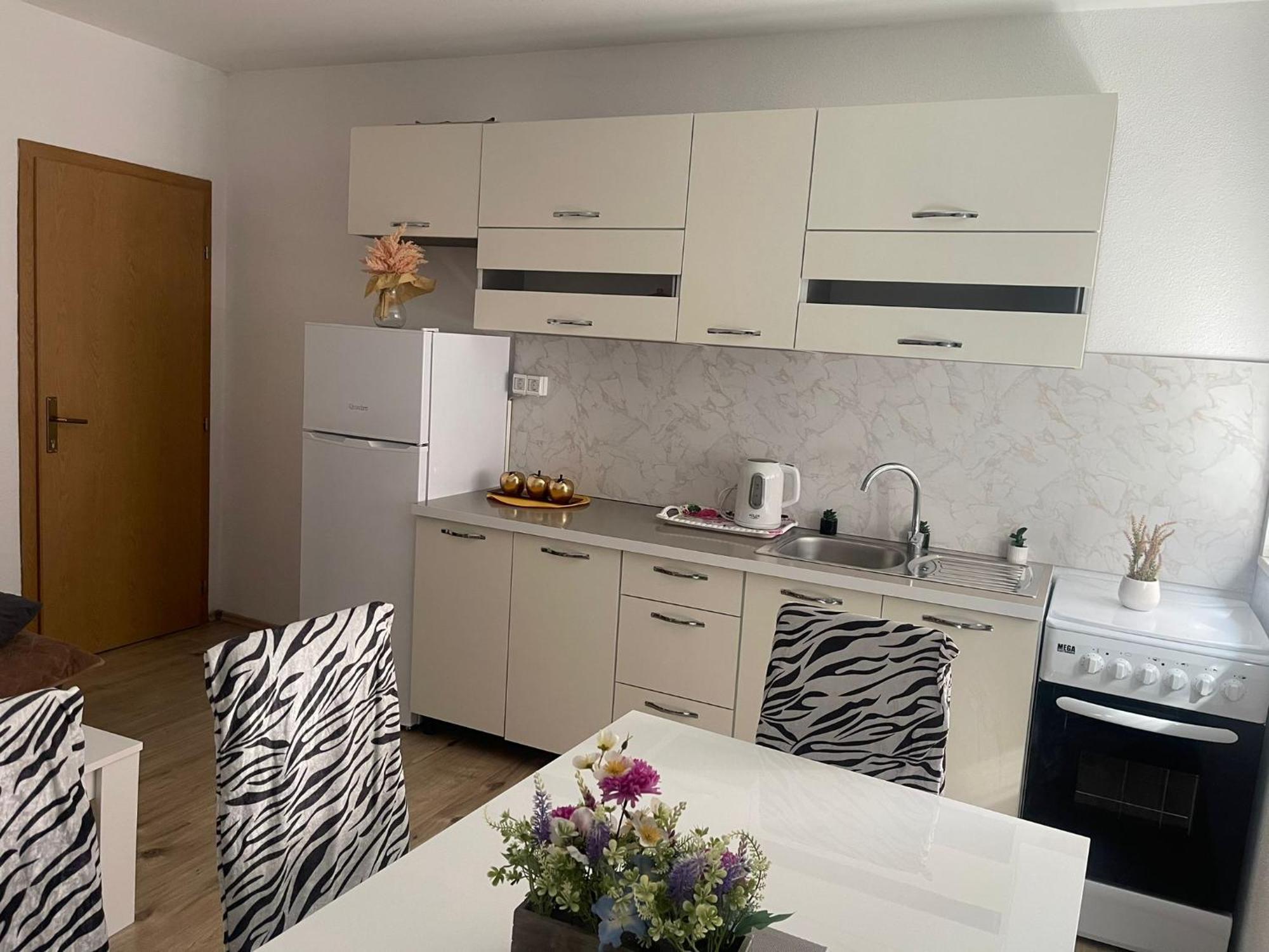 נאום Apartmani Zuti מראה חיצוני תמונה