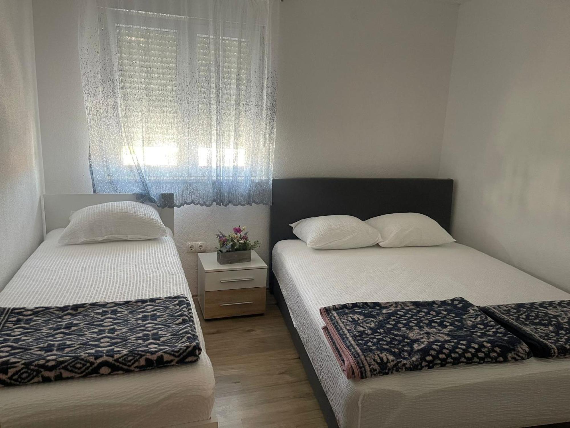 נאום Apartmani Zuti מראה חיצוני תמונה