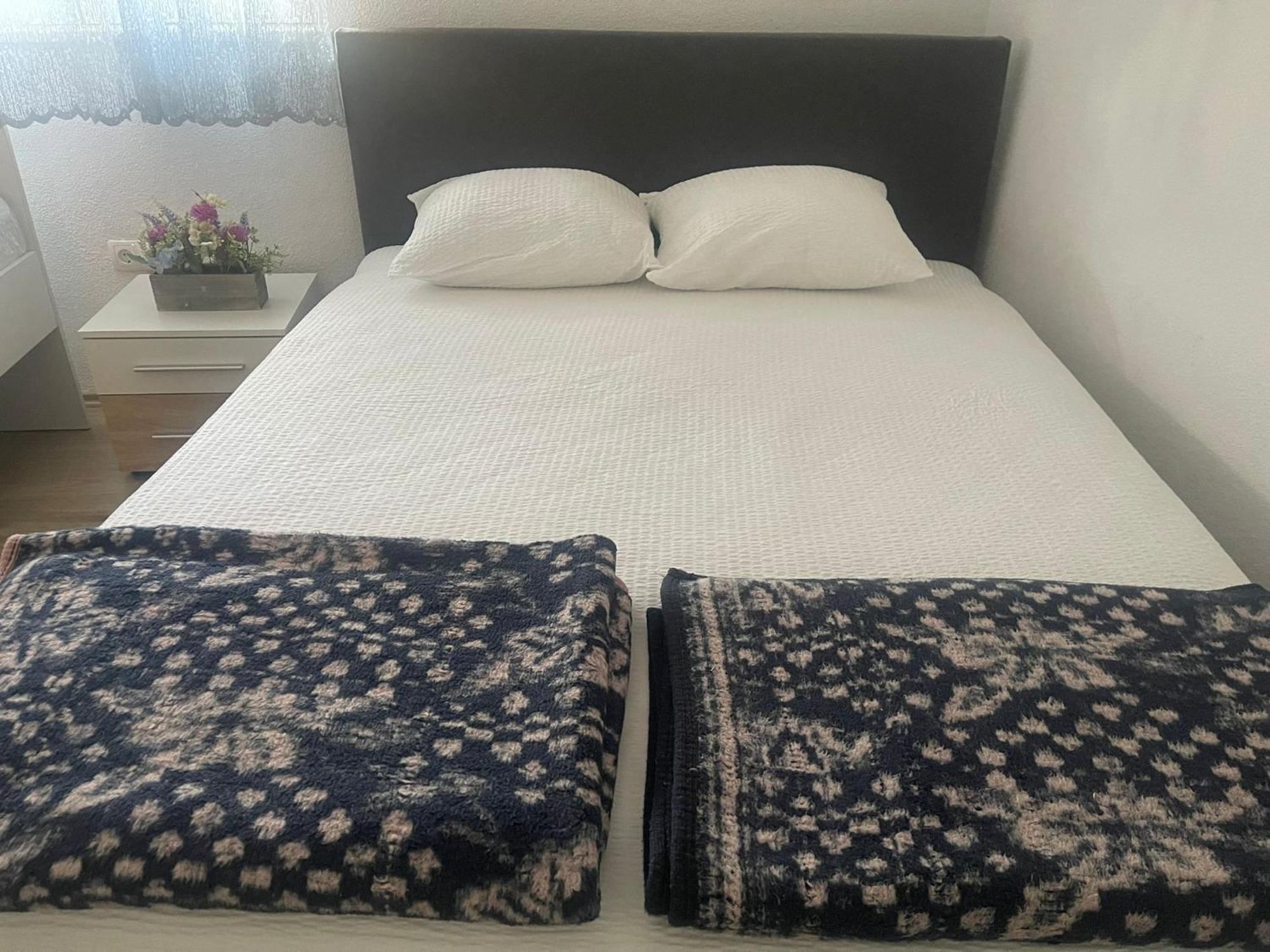 נאום Apartmani Zuti מראה חיצוני תמונה