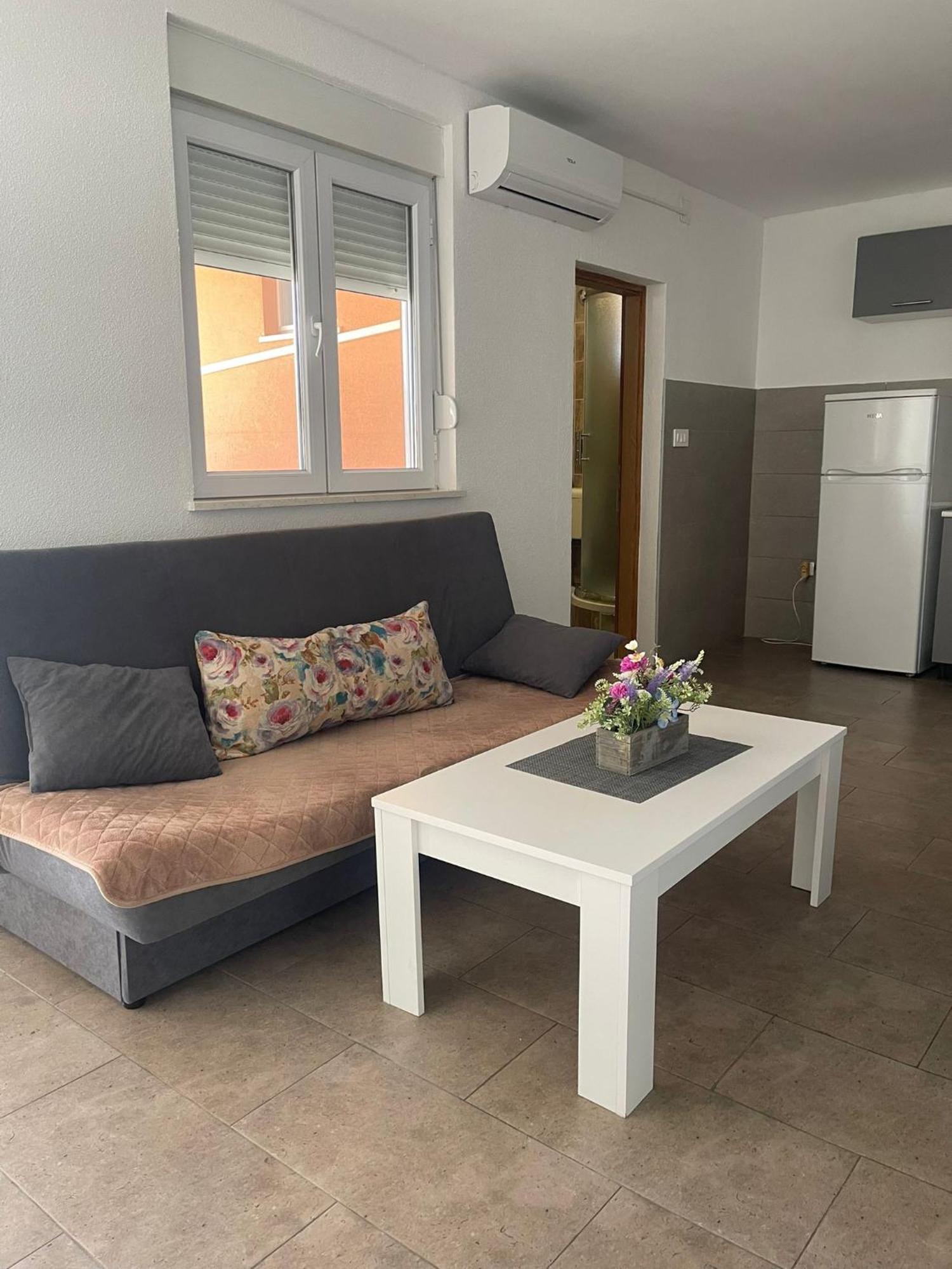 נאום Apartmani Zuti חדר תמונה