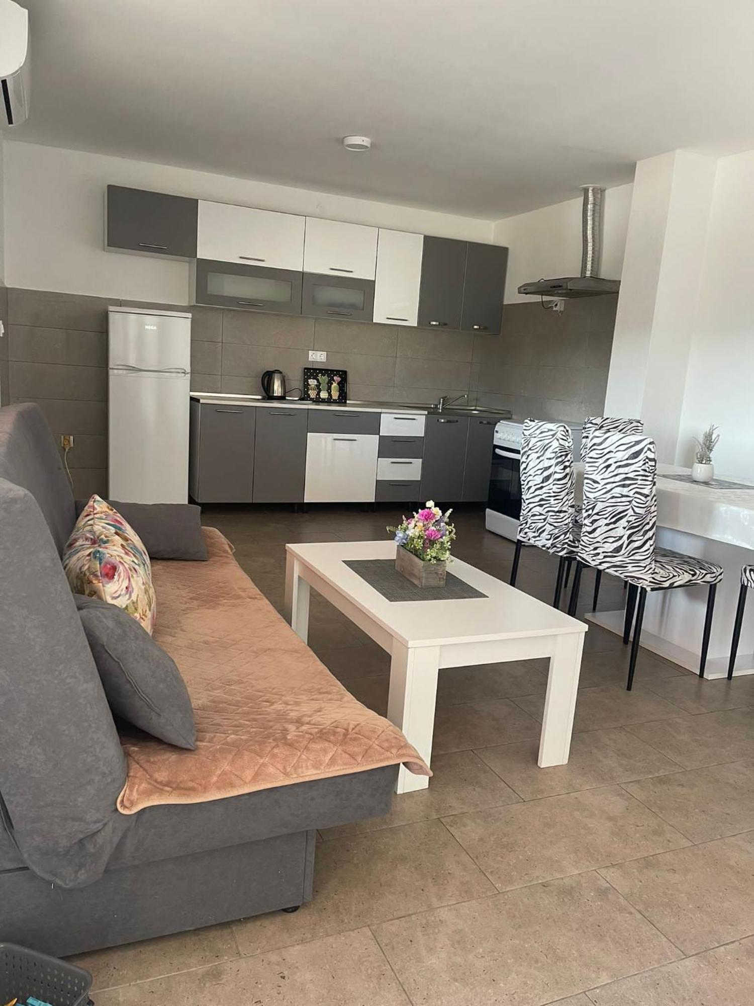 נאום Apartmani Zuti חדר תמונה