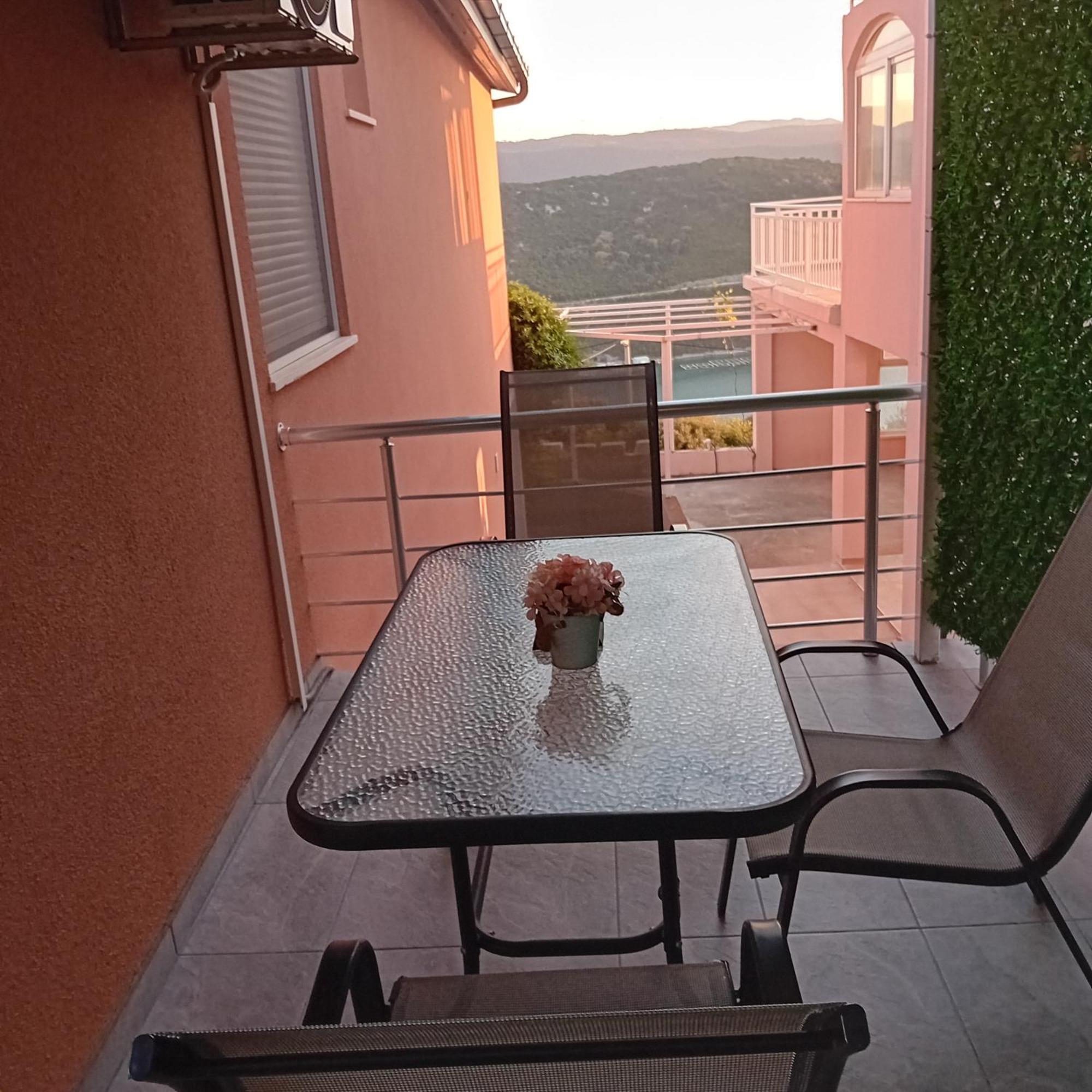 נאום Apartmani Zuti מראה חיצוני תמונה