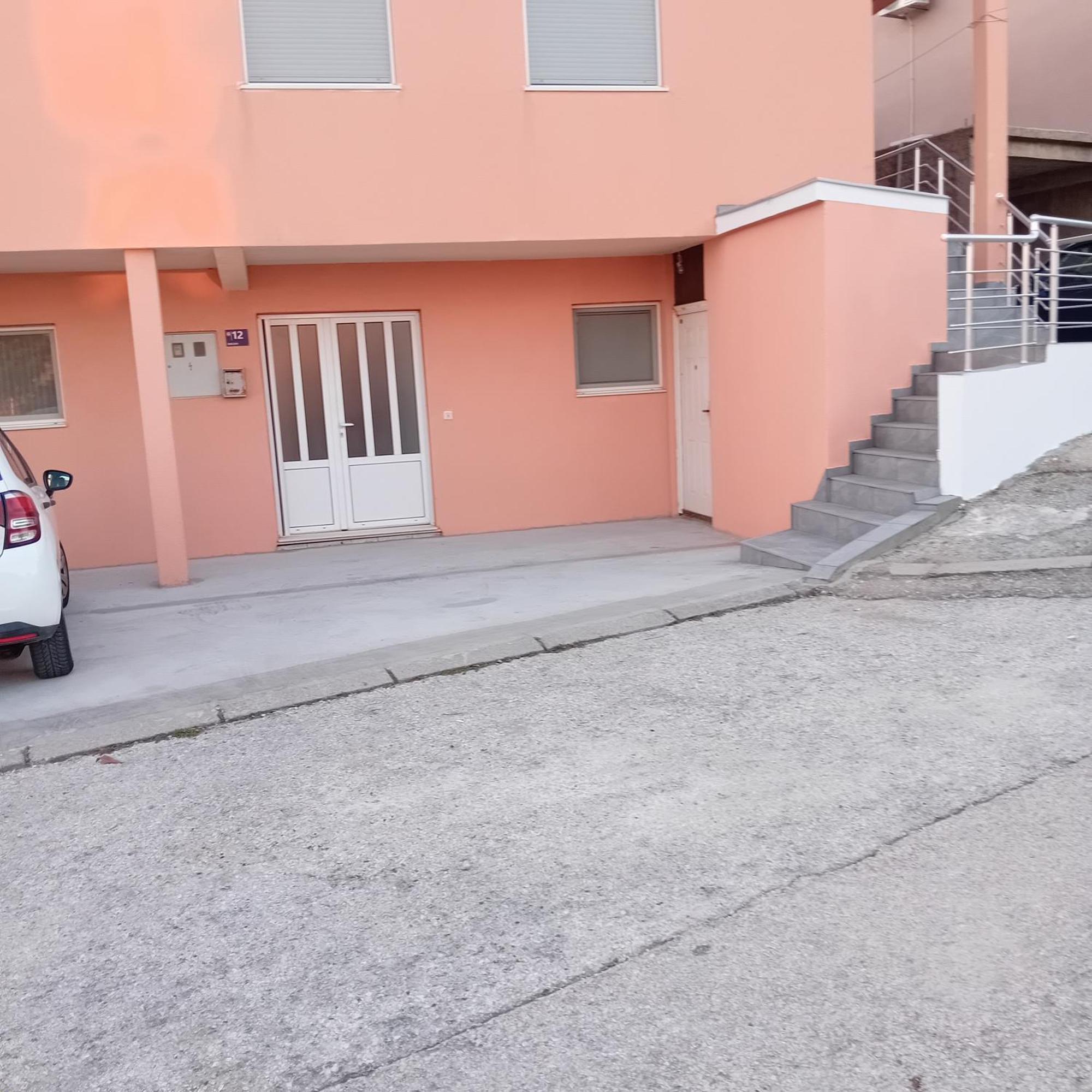 נאום Apartmani Zuti מראה חיצוני תמונה